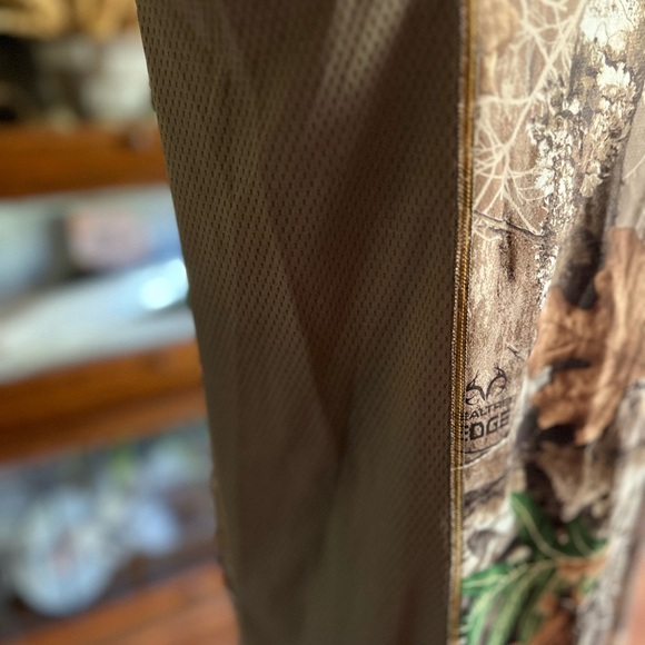 Field and Stream chamo pullover with zip - Picture 4 of 5